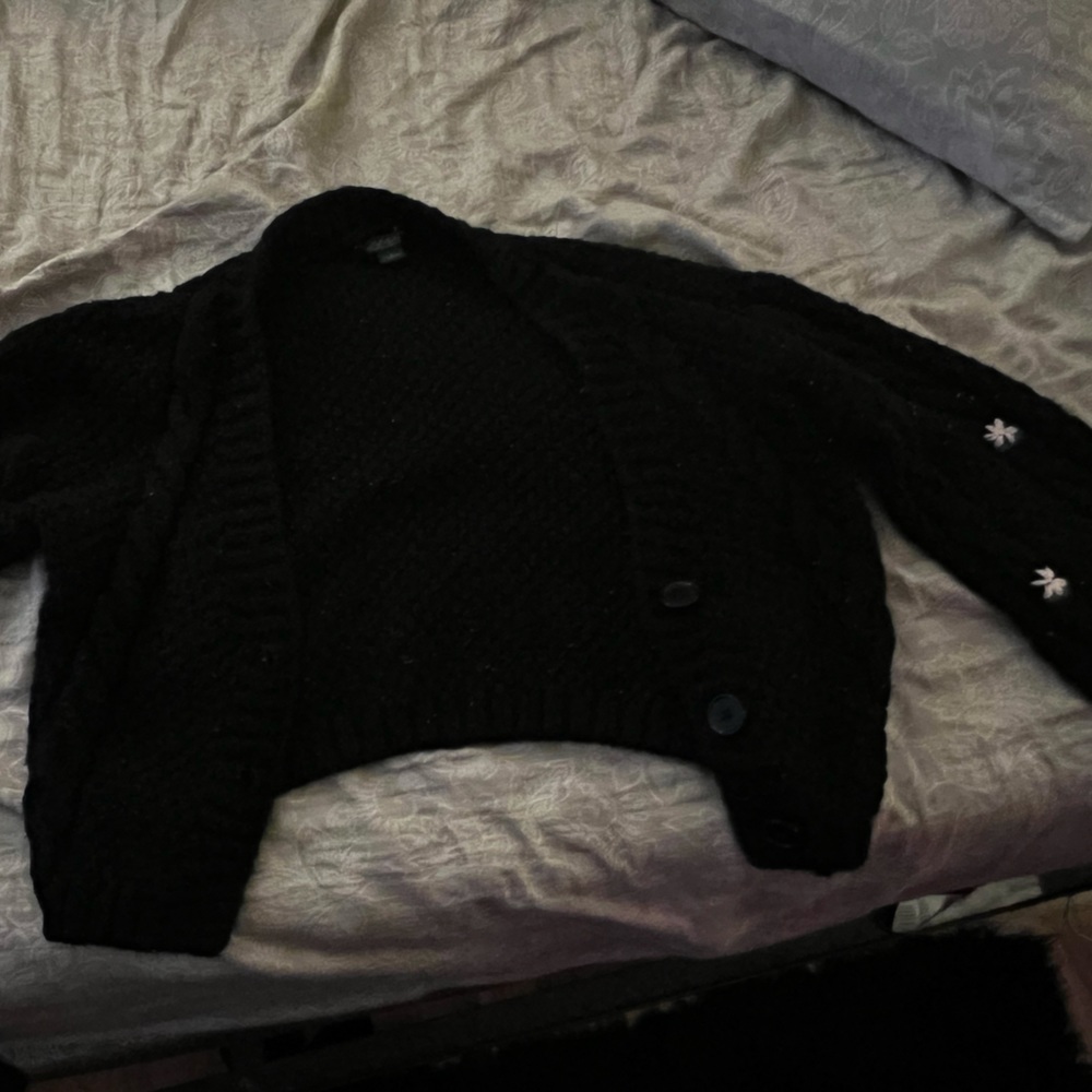 BLACK FLOWER CROPPED SWEATER BUTTON UP- TARGET